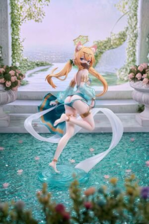 Iluo Mary, the dancing girl, is 24 cm tall.