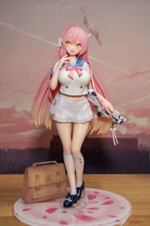 Taking out the gun, Haseko Ota is 25 centimeters tall.