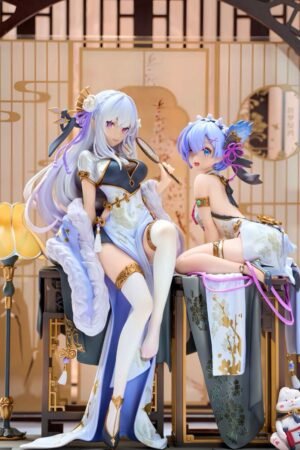 Flaggy dress - Emily Rae. Height: 27 cm.